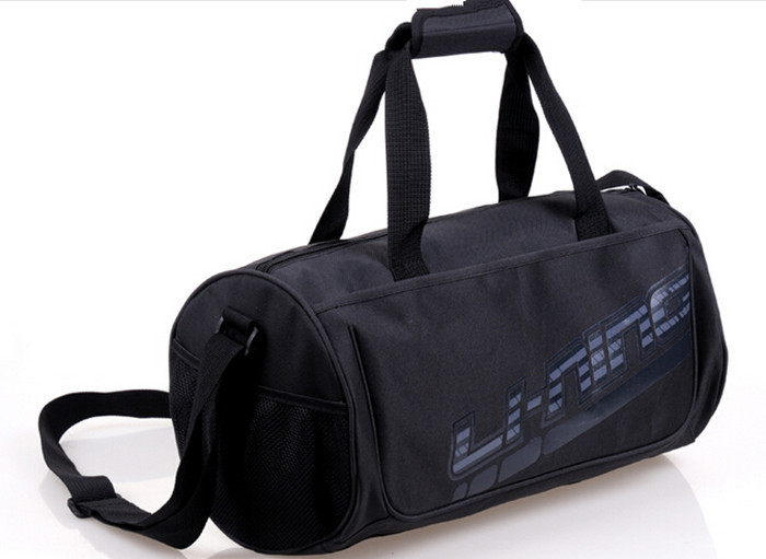 OEM / ODM กระเป๋าเดินทางขนาดเล็กสีดำไนลอน Duffel สำหรับเดินทาง / กีฬา